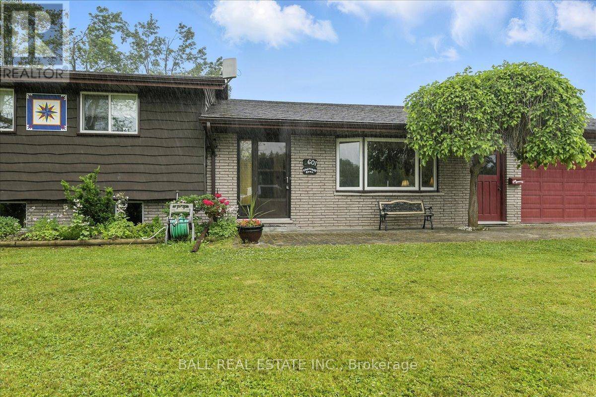 Selwyn, ON K0L1T0,601 CHURCHILL CRESCENT