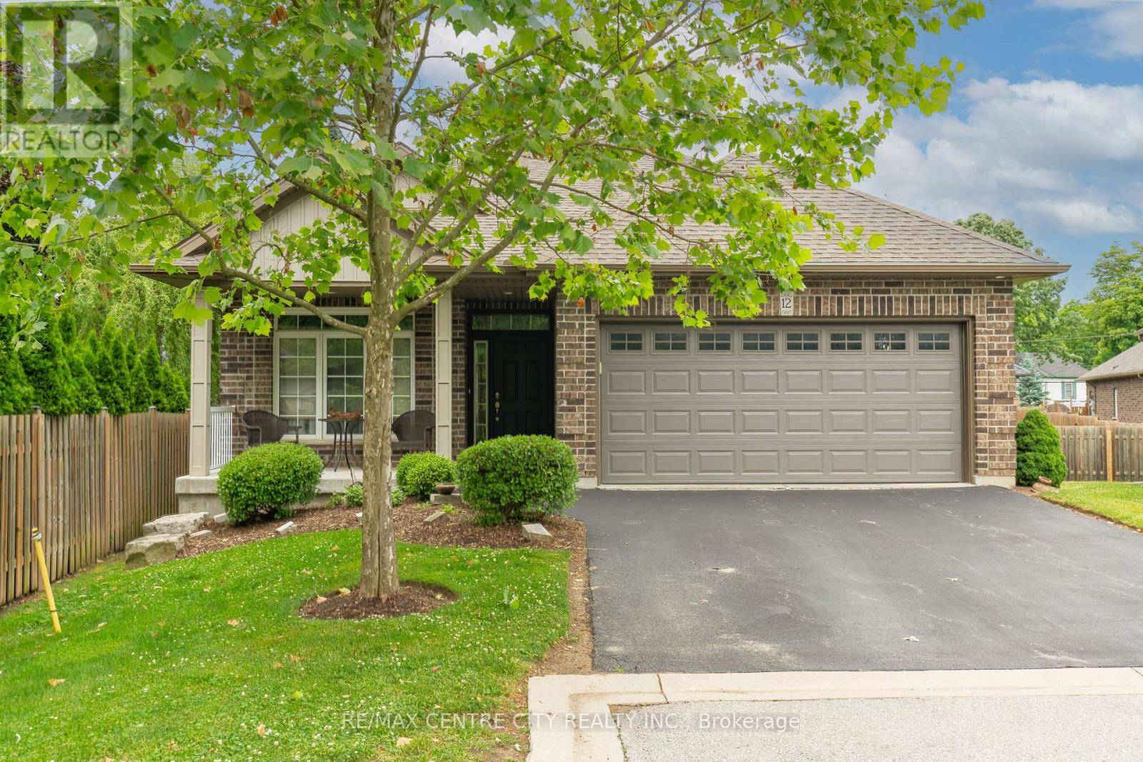 Central Elgin (lynhurst), ON N5P0E1,1 VINEDEN DR #12