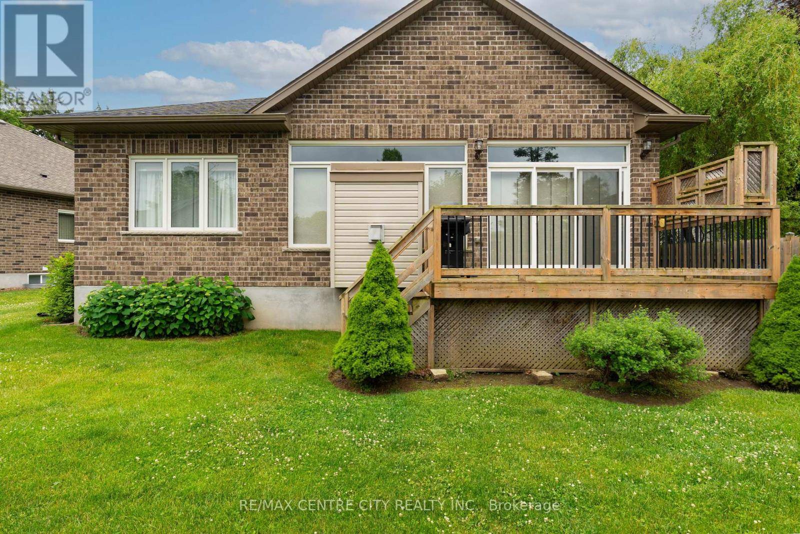 Central Elgin (lynhurst), ON N5P0E1,1 VINEDEN DR #12