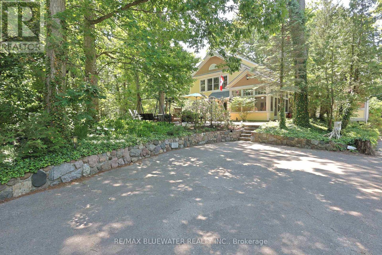 South Huron (stephen Twp), ON N0M1T0,5 PHILLIP STREET