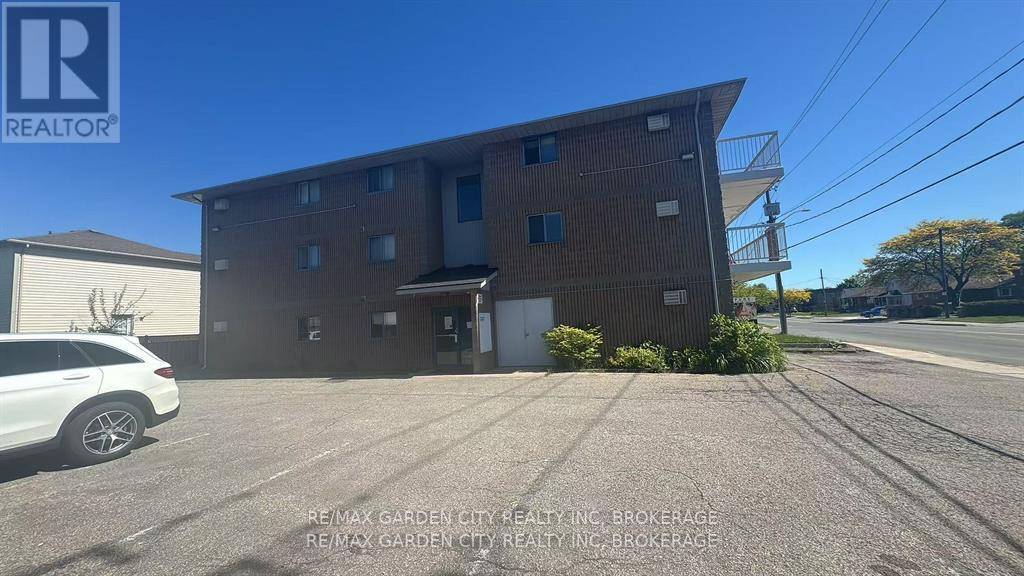 St. Catharines (western Hill), ON L2S1W9,210 PELHAM RD #201