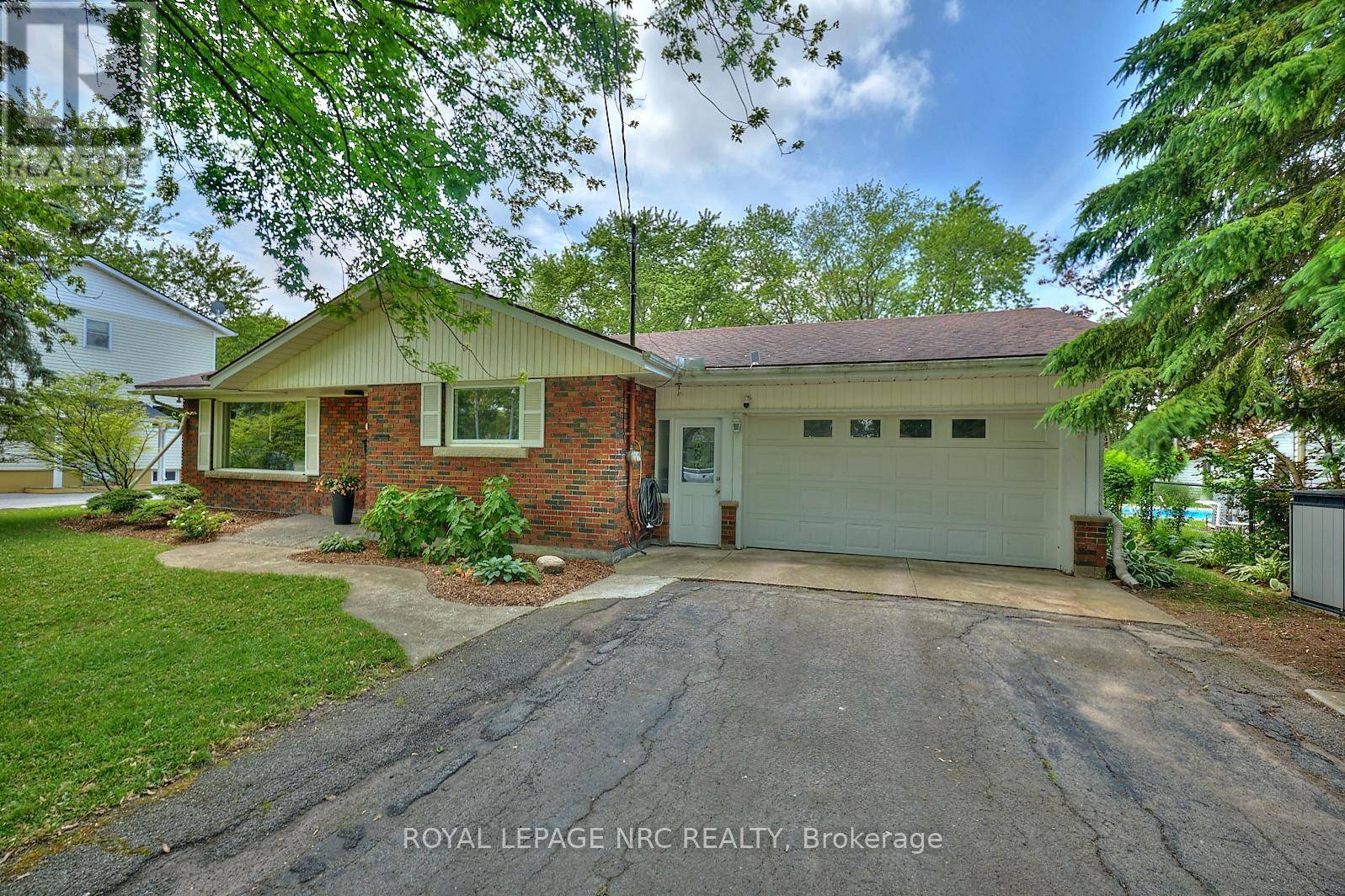 Welland (n. Welland), ON L3C1B1,143 GADSBY AVENUE