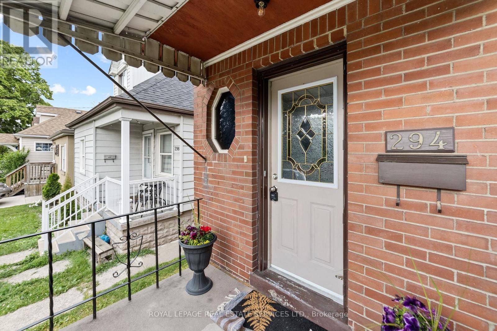 Hamilton (homeside), ON L8H5B5,294 COPE STREET