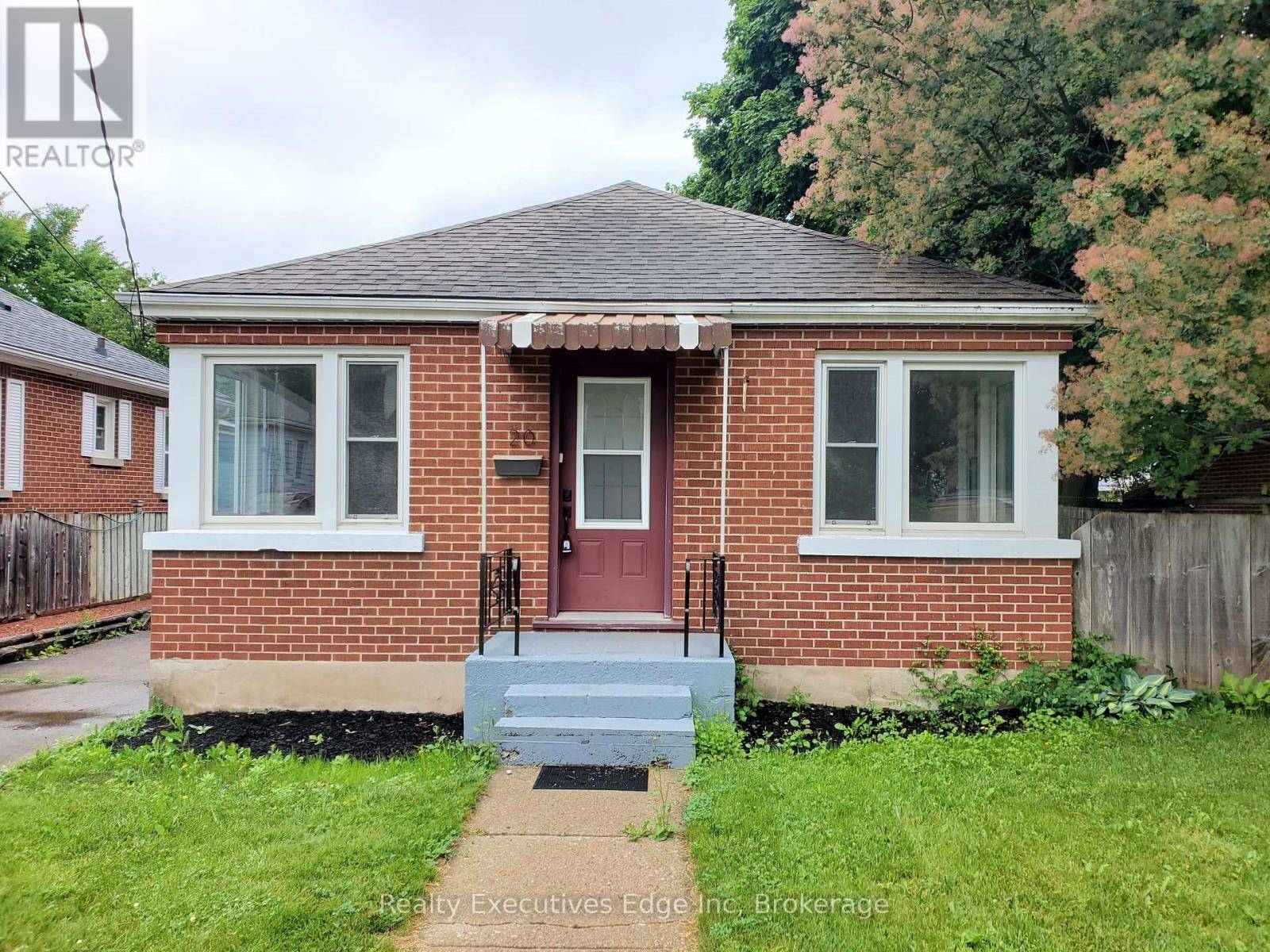 Guelph (st. Patrick's Ward), ON N1E5W8,20 ARMSTRONG AVENUE