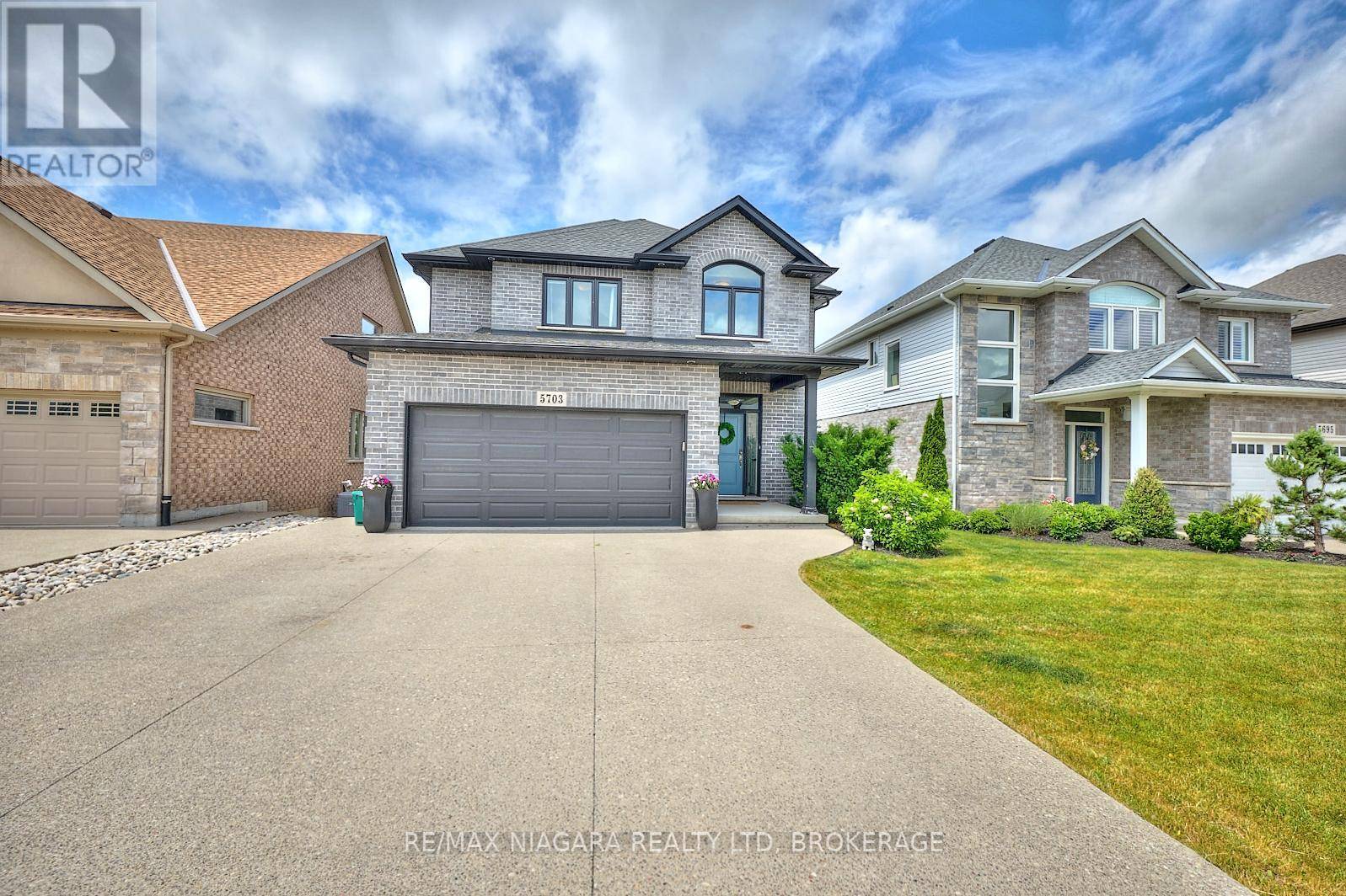 Niagara Falls (forestview), ON L2H0M2,5703 OSPREY AVENUE