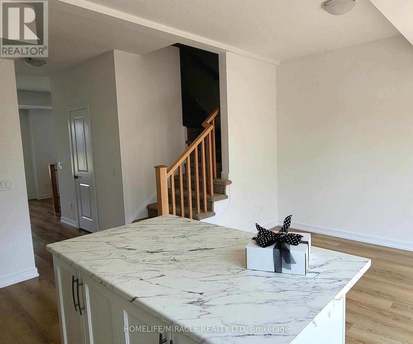 Hamilton (waterdown), ON L8B2A9,60 KENESKY DRIVE