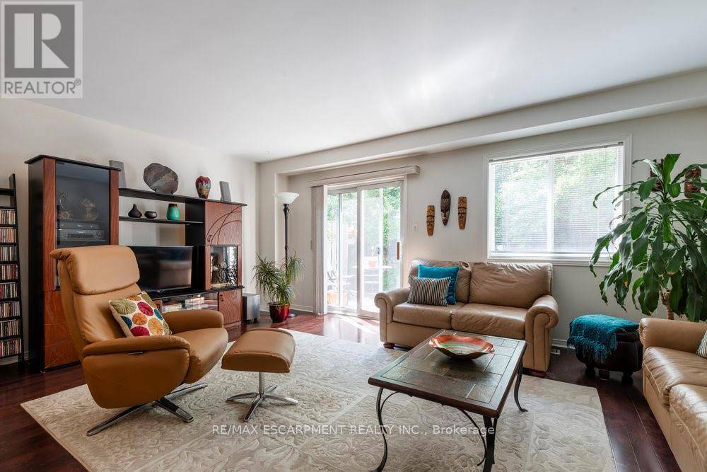 Hamilton (dundas), ON L9H7A6,31 Moss BLVD #1