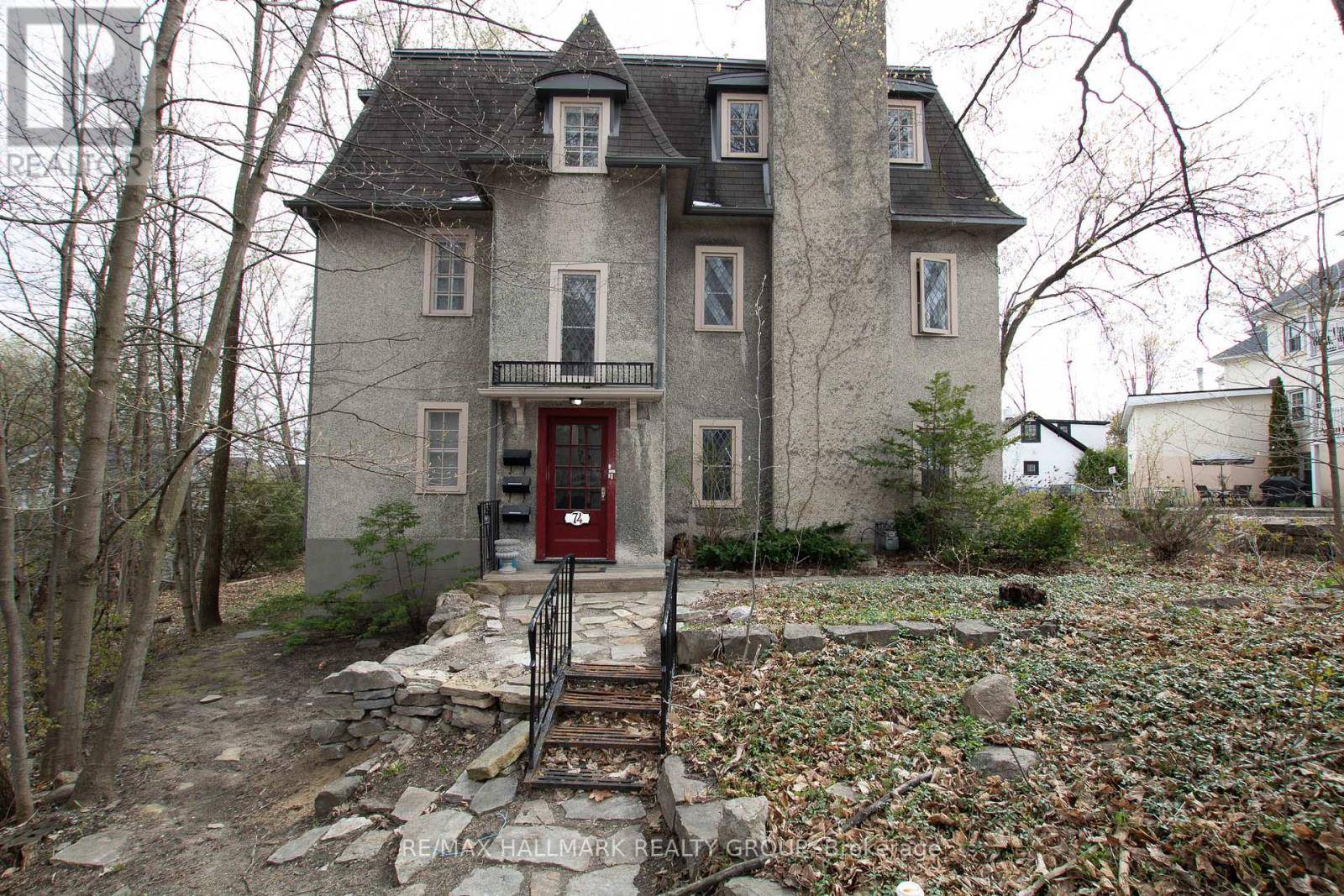 Ottawa, ON K1M0P6,74 Acacia AVE #3