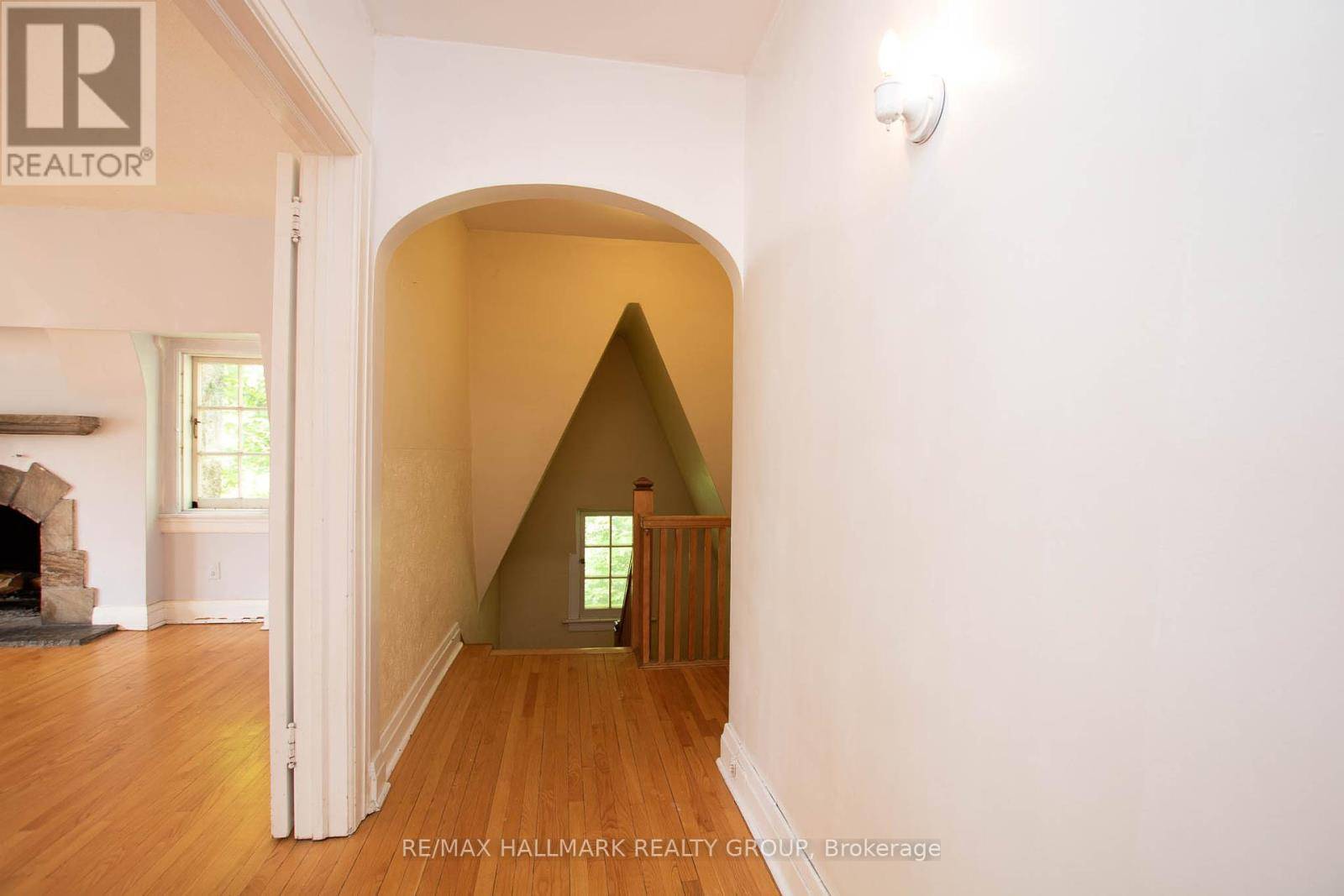 Ottawa, ON K1M0P6,74 Acacia AVE #3