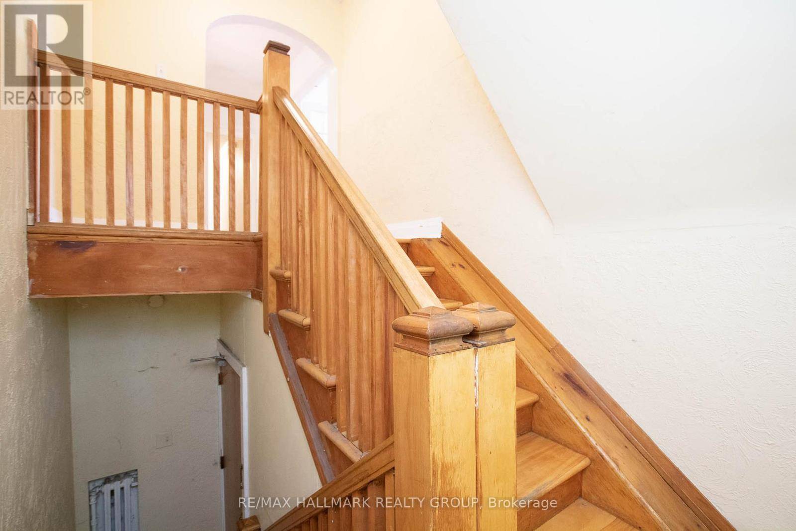 Ottawa, ON K1M0P6,74 Acacia AVE #3