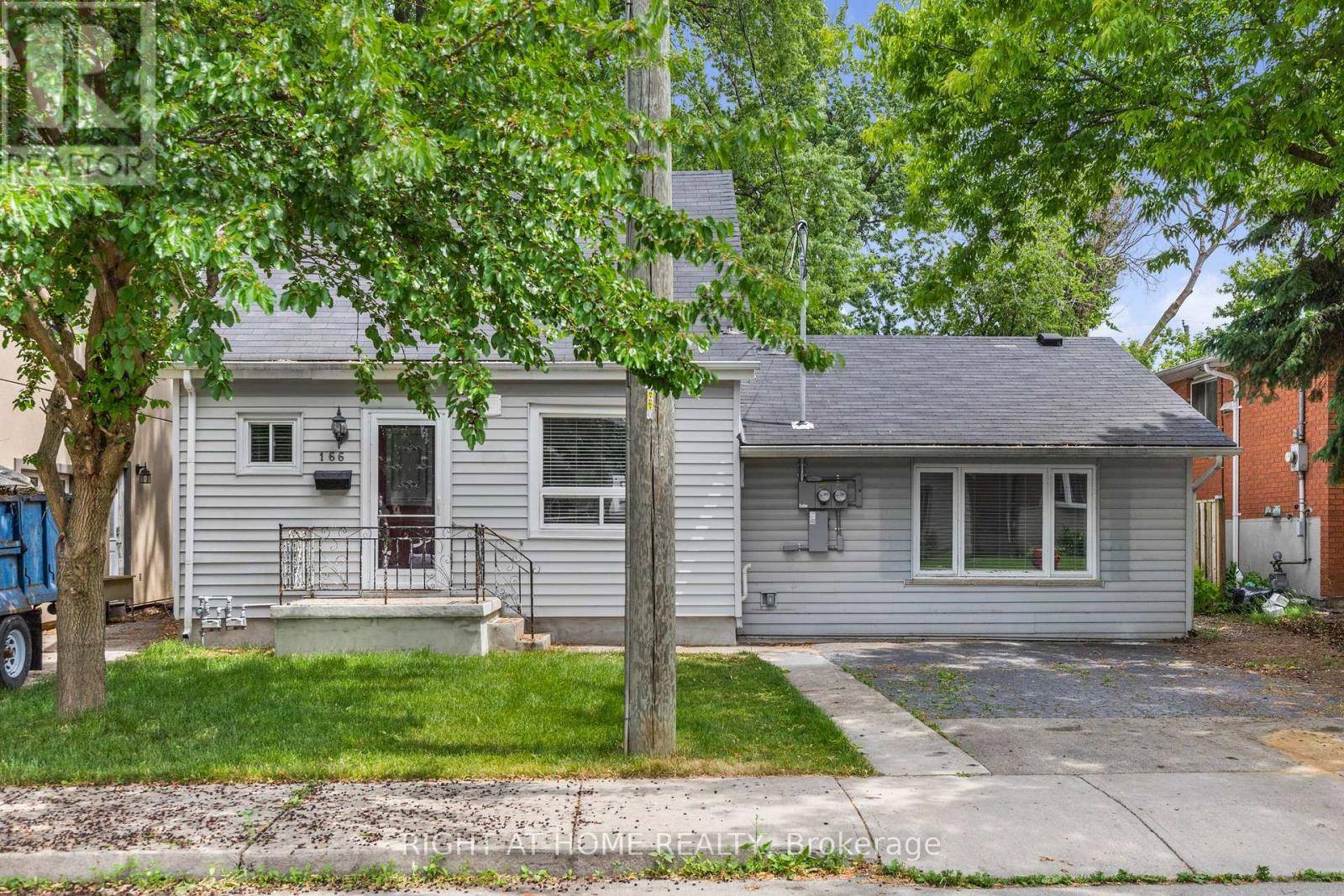 Hamilton (normanhurst), ON L8H5R9,166 Julian AVE #1