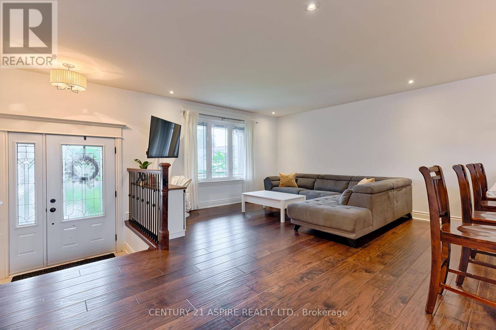 Petawawa, ON K8H0C4,520 GARDNER CRESCENT