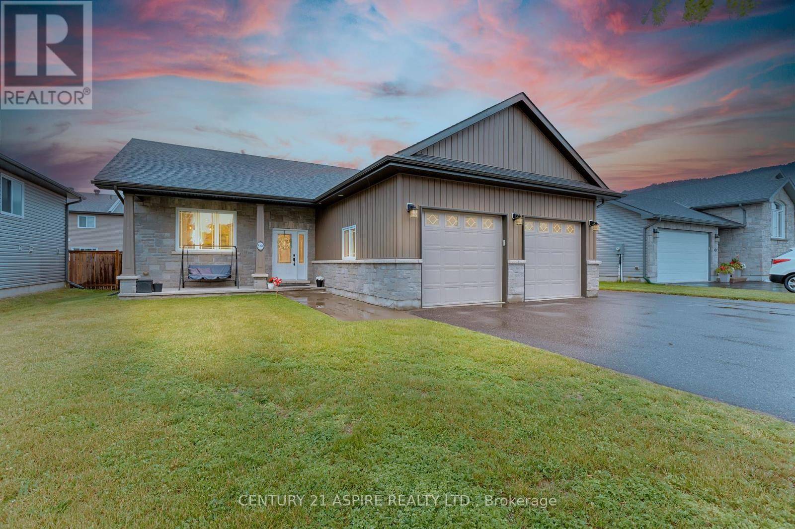 Petawawa, ON K8H0C4,520 GARDNER CRESCENT