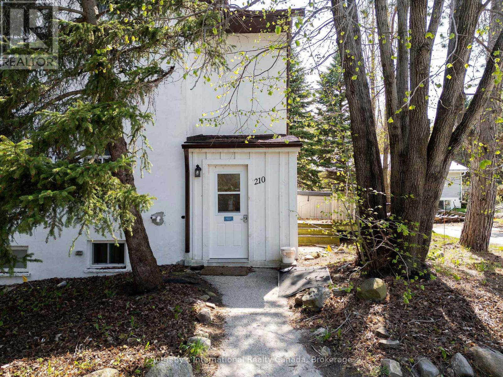 Blue Mountains, ON L9Y0M1,210 ARLBERG CRESCENT