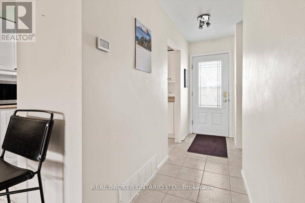 Hamilton (dundas), ON L9H4L1,11 Colmar PL #2