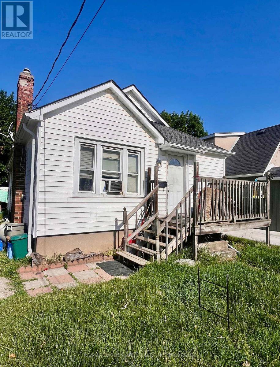 St. Catharines (e. Chester), ON L2R3X6,21 PRINCE STREET