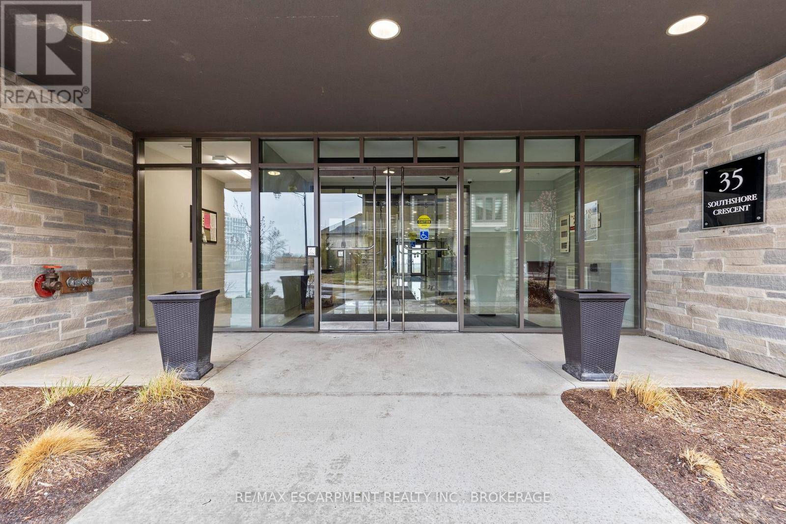 Hamilton (lakeshore), ON L8E0J2,35 Southshore CRES #230