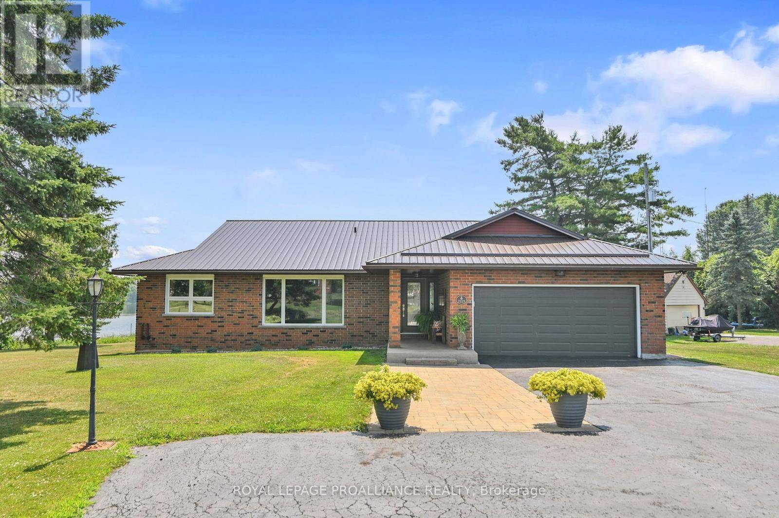 Edwardsburgh/cardinal, ON K0E1T1,2225 COUNTY RD 2 ROAD