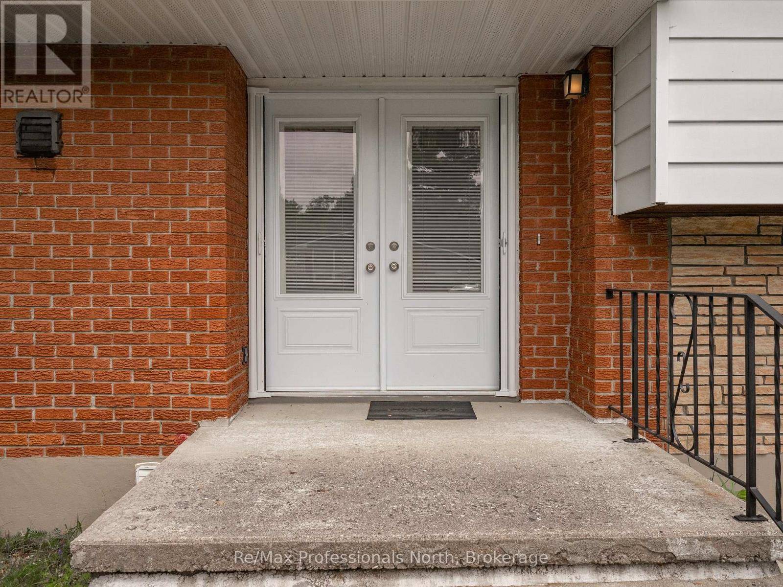 Gravenhurst (muskoka (s)), ON P1P1M2,600 DAVID STREET