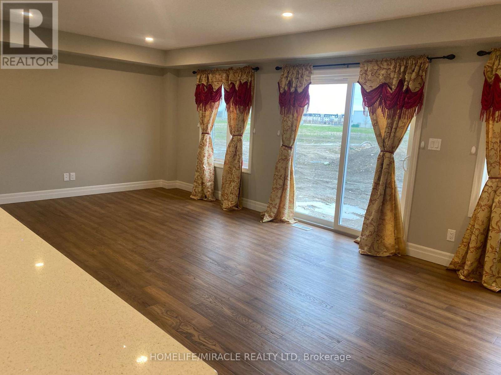 Stratford, ON N5A0G5,232 BRADSHAW DRIVE
