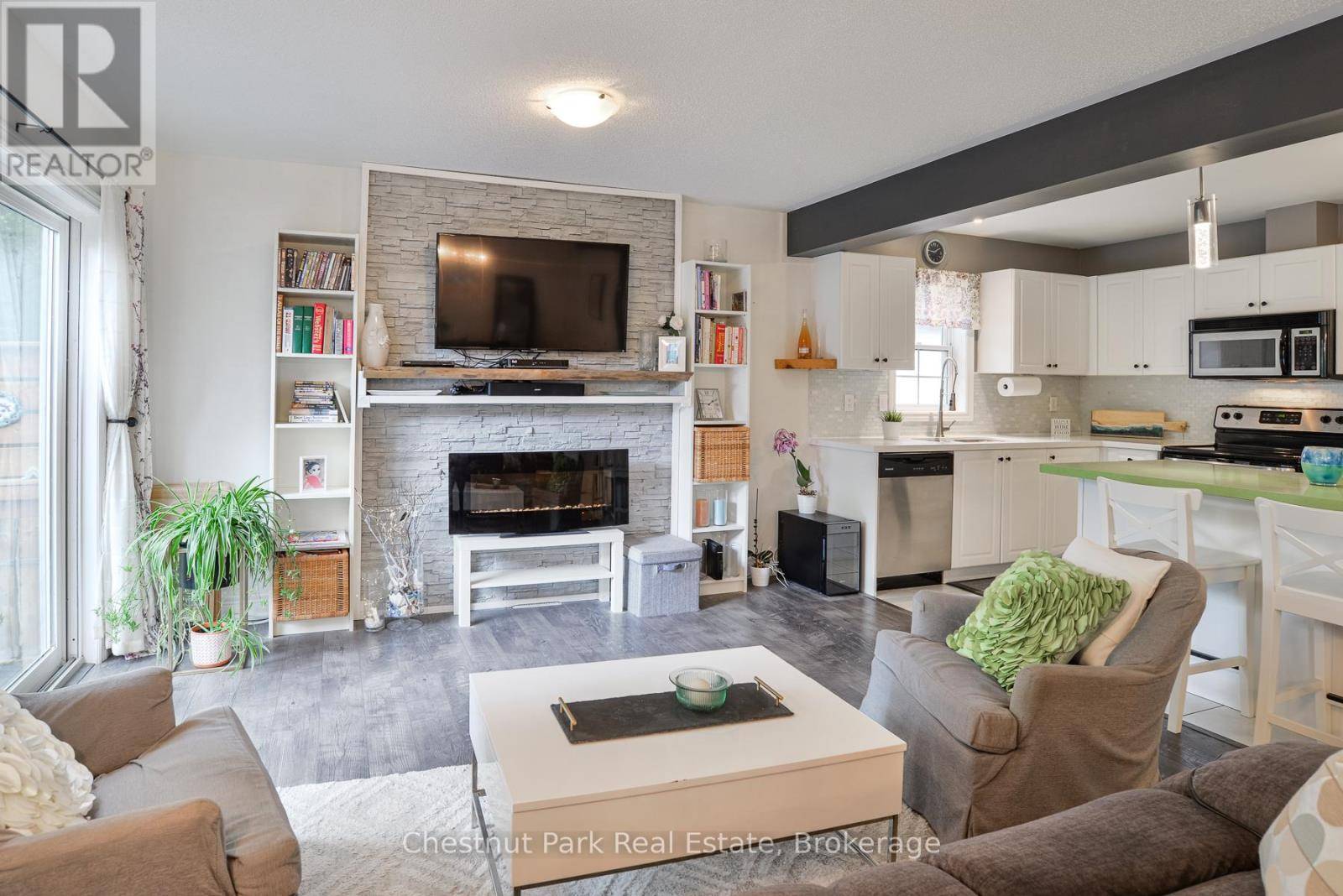 Gravenhurst, ON P1P1B1,180 PINE STREET