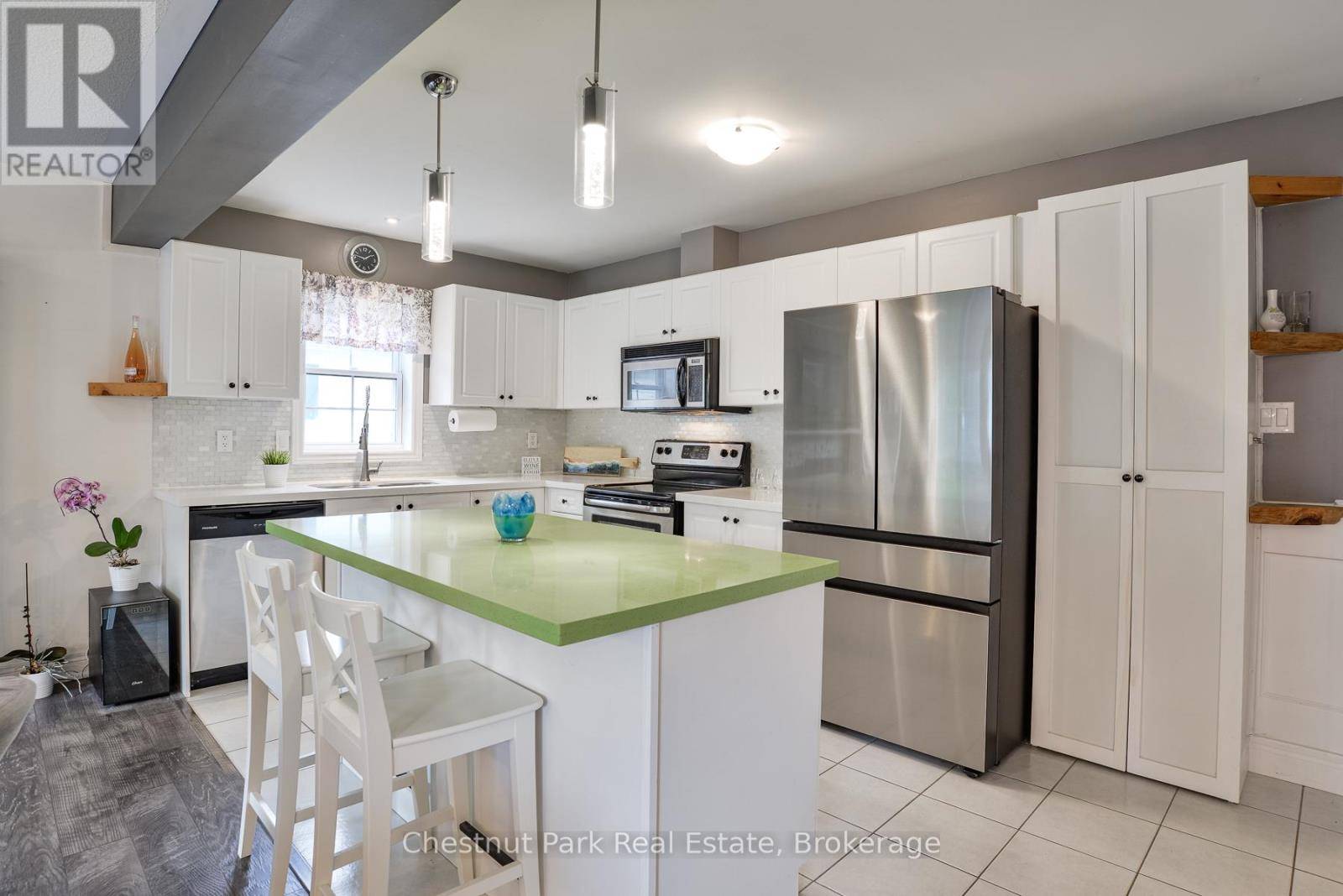 Gravenhurst, ON P1P1B1,180 PINE STREET