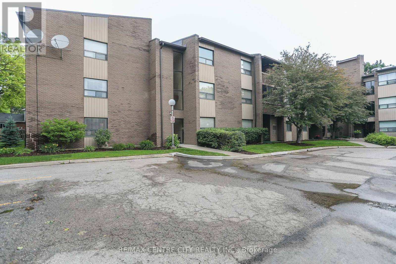 London North (north P), ON N6H4P8,300 Everglade CRES #220