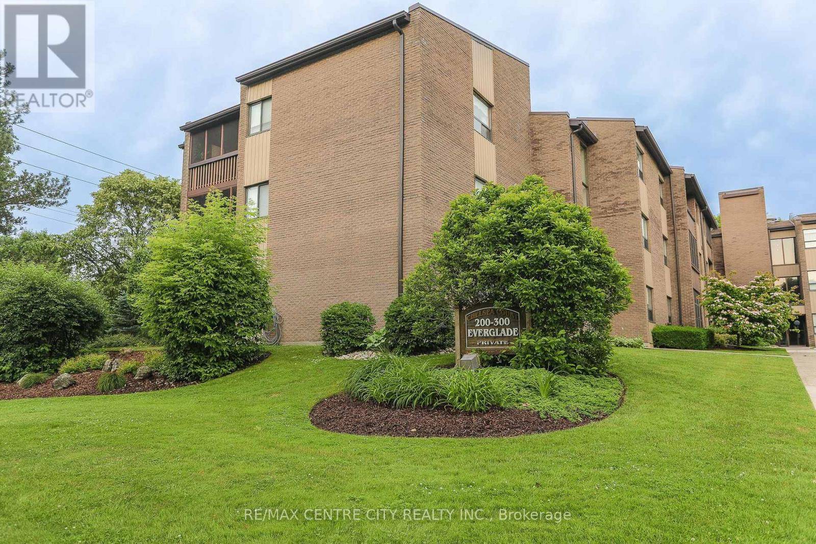 London North (north P), ON N6H4P8,300 Everglade CRES #220