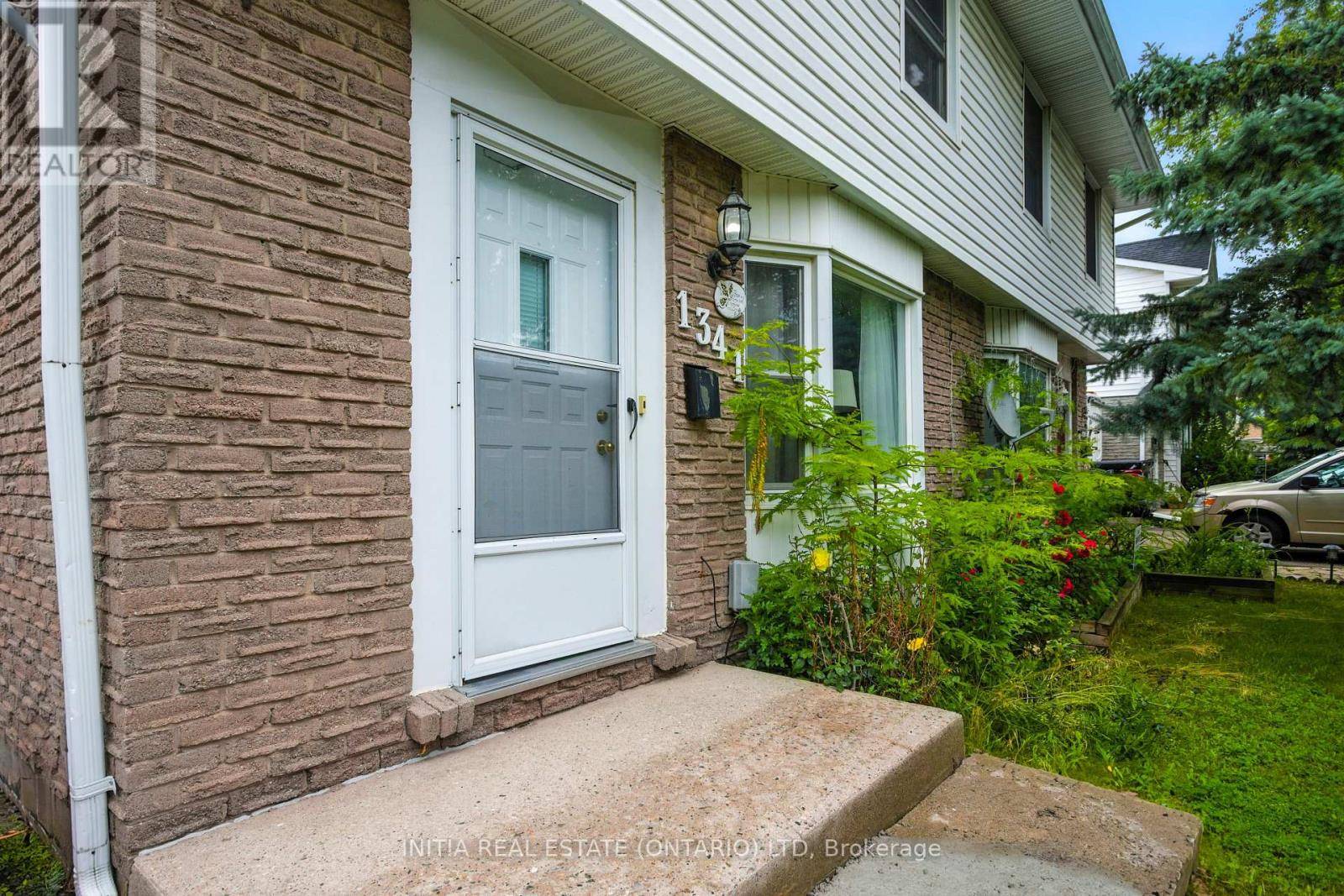 London South (south X), ON N6E2G3,1341 JALNA BOULEVARD