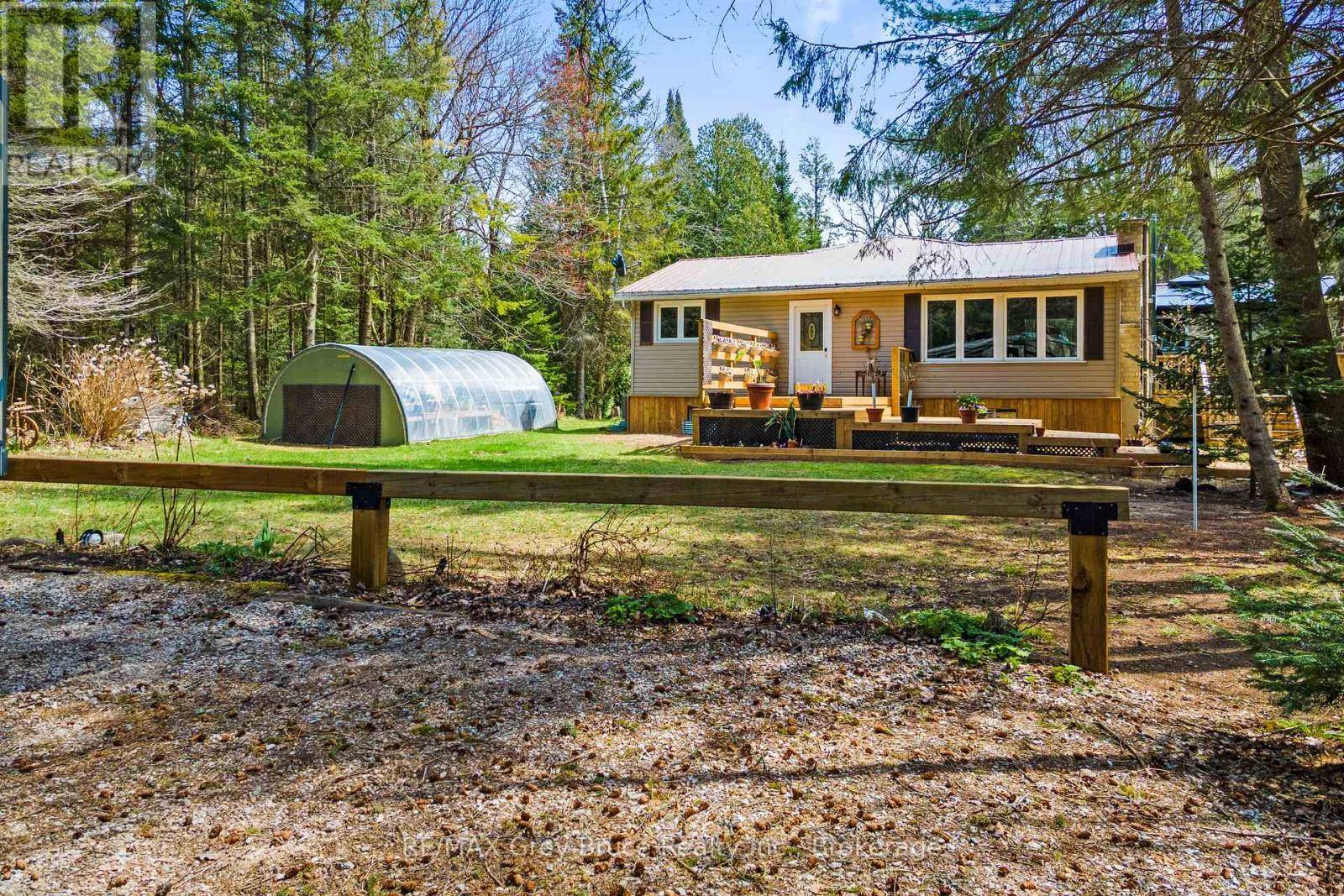 Northern Bruce Peninsula, ON N0H2M0,33 WOODSTOCK AVENUE