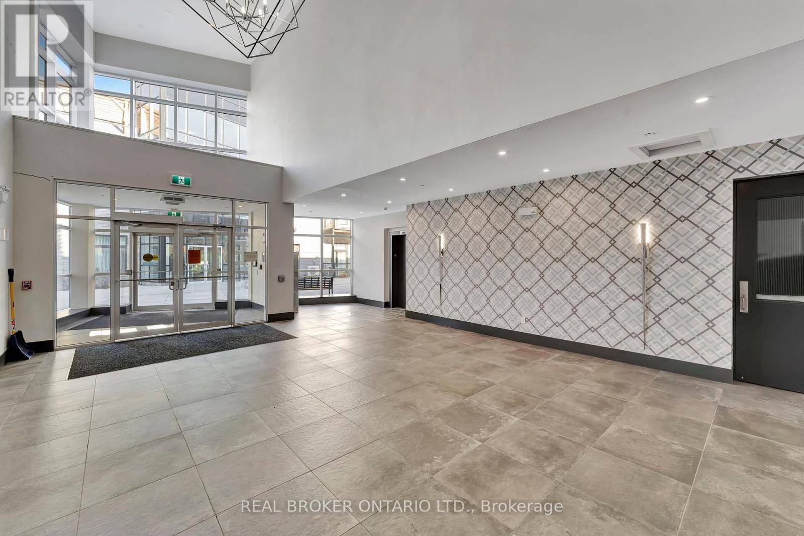 Brantford, ON N3T4J6,85 Morrell ST #117