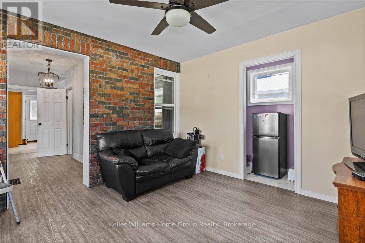 Wellington North (arthur), ON N0G1A0,138 FREDERICK STREET E