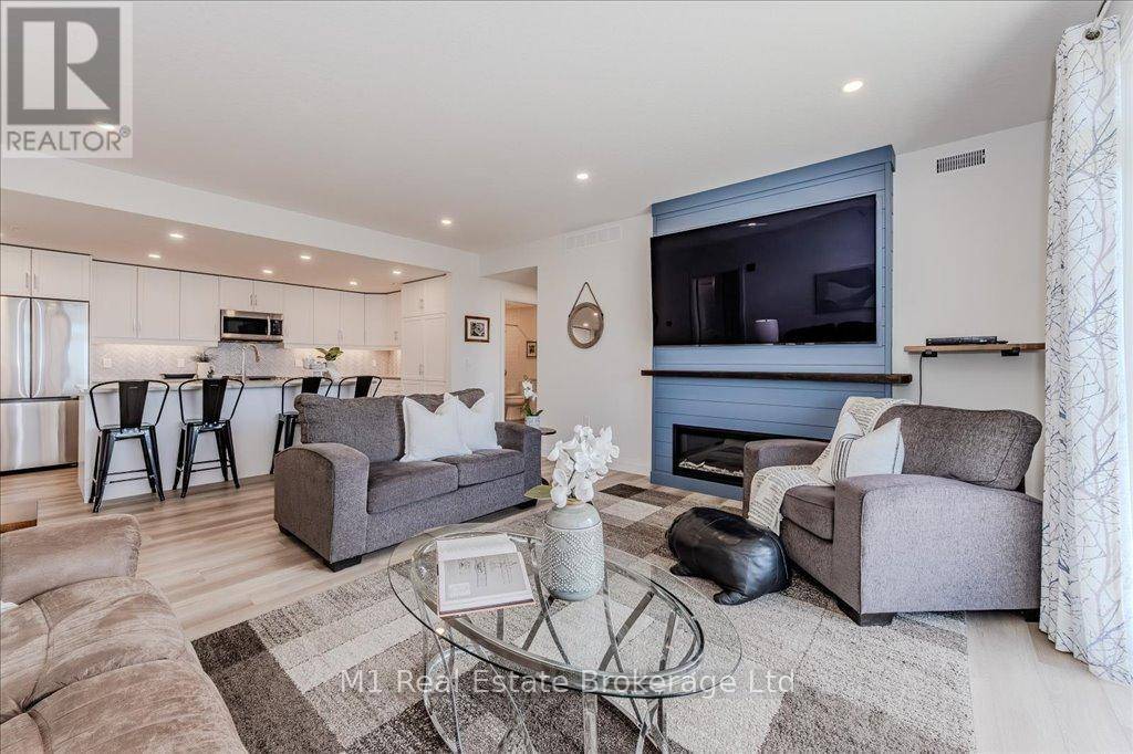 Centre Wellington (fergus), ON N1M0J9,99B Farley RD #207