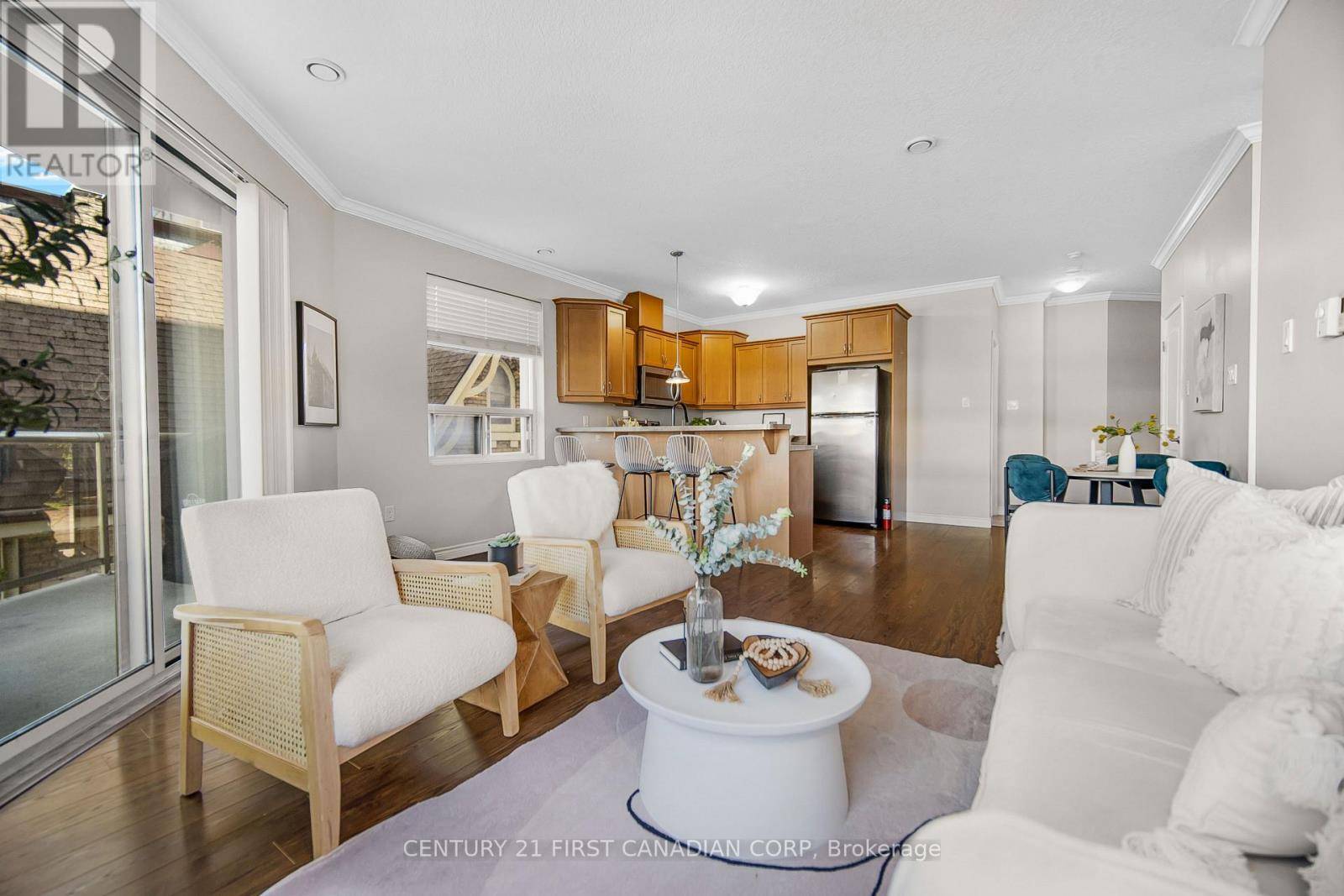 London East (east F), ON N6B2T2,435 Colborne ST #208