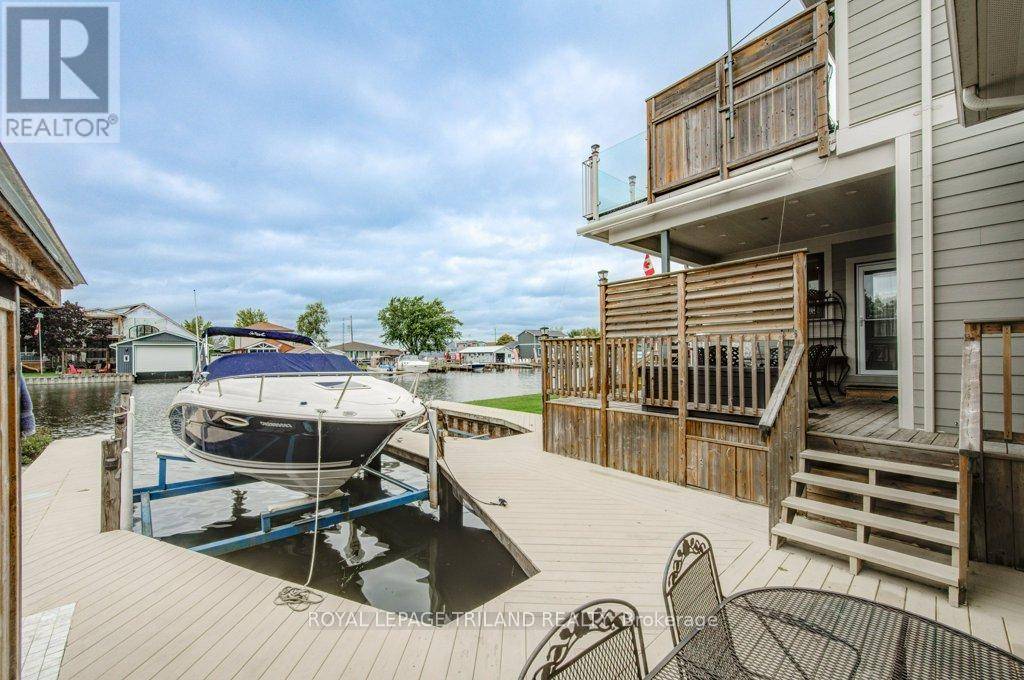 Norfolk (long Point), ON N0E1M0,20 DICKINSON AVENUE