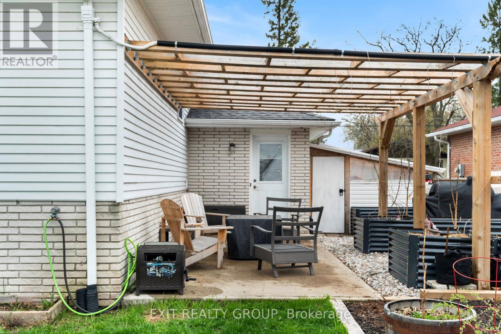 Belleville (belleville Ward), ON K8P2R2,96 MAPLE DRIVE