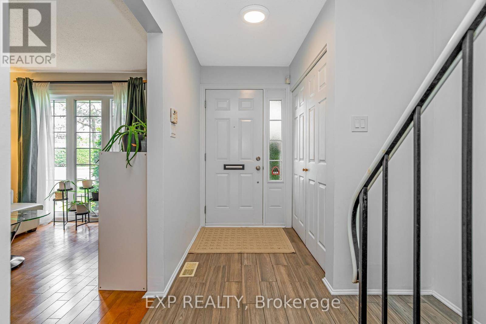 Ottawa, ON K2C0K5,1029 Meadowlands DR #65
