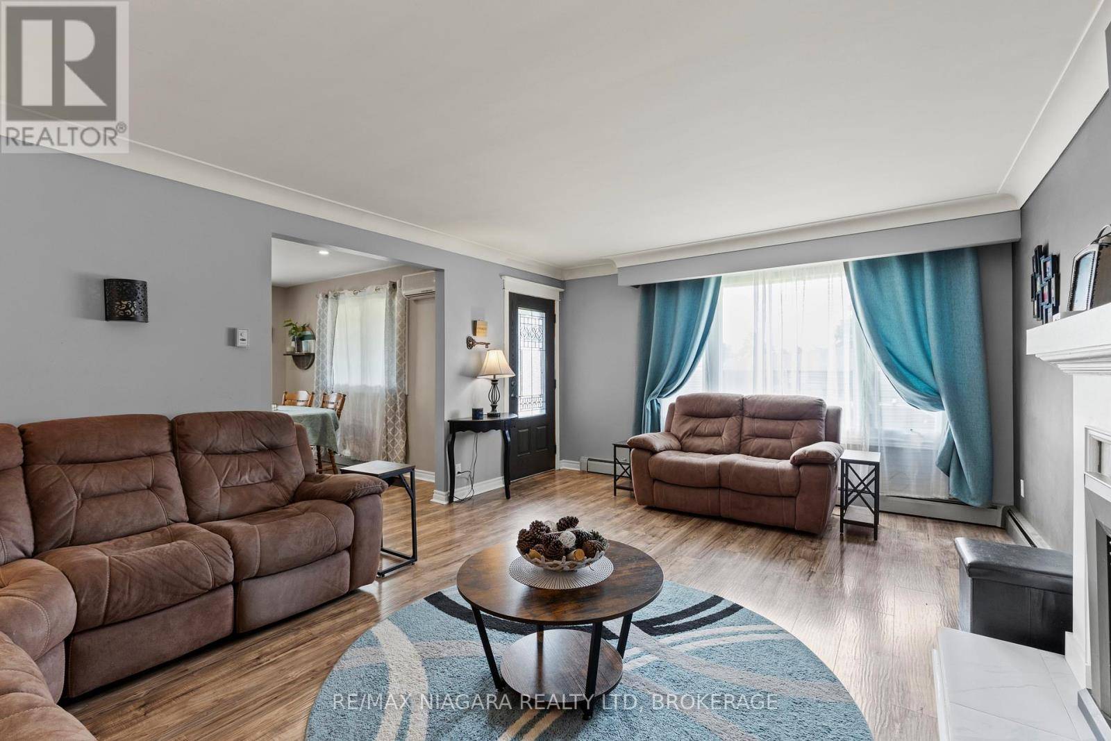 Port Colborne (sugarloaf), ON L3K3H6,561 CLARENCE STREET W