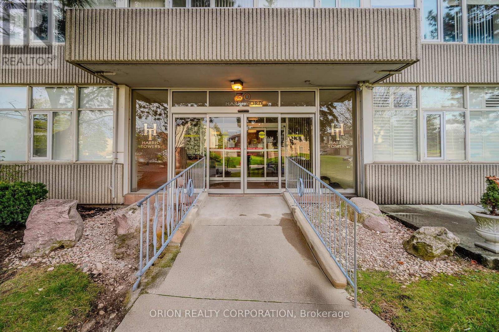 Hamilton (red Hill), ON L8K6M9,30 Harrisford ST #104