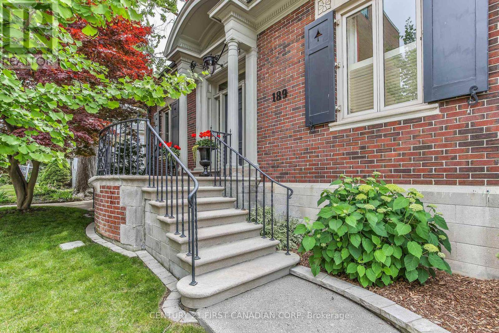 London East (east B), ON N6A1X9,189 COLLEGE AVENUE