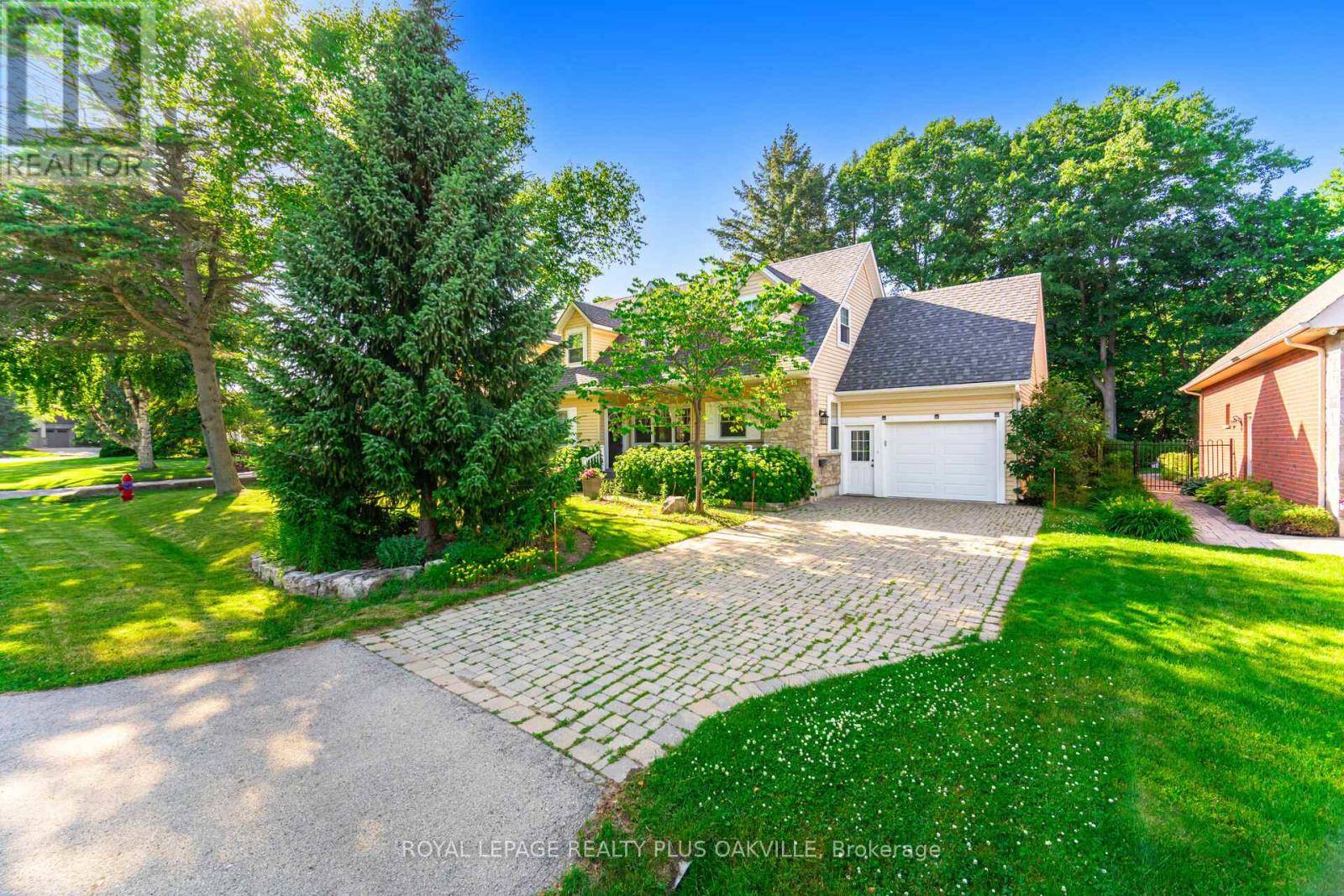 Hamilton (ancaster), ON L9G2E8,43 RAVINA CRESCENT