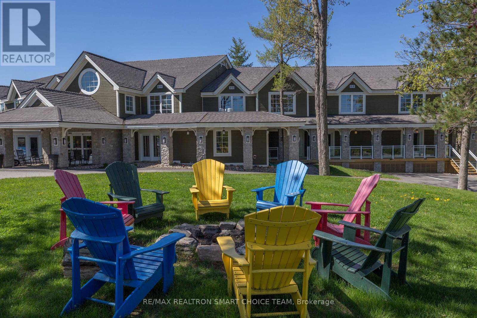 Muskoka Lakes (monck (muskoka Lakes)), ON P1L1W8,1869 Muskoka 118 RD West #L204-C2