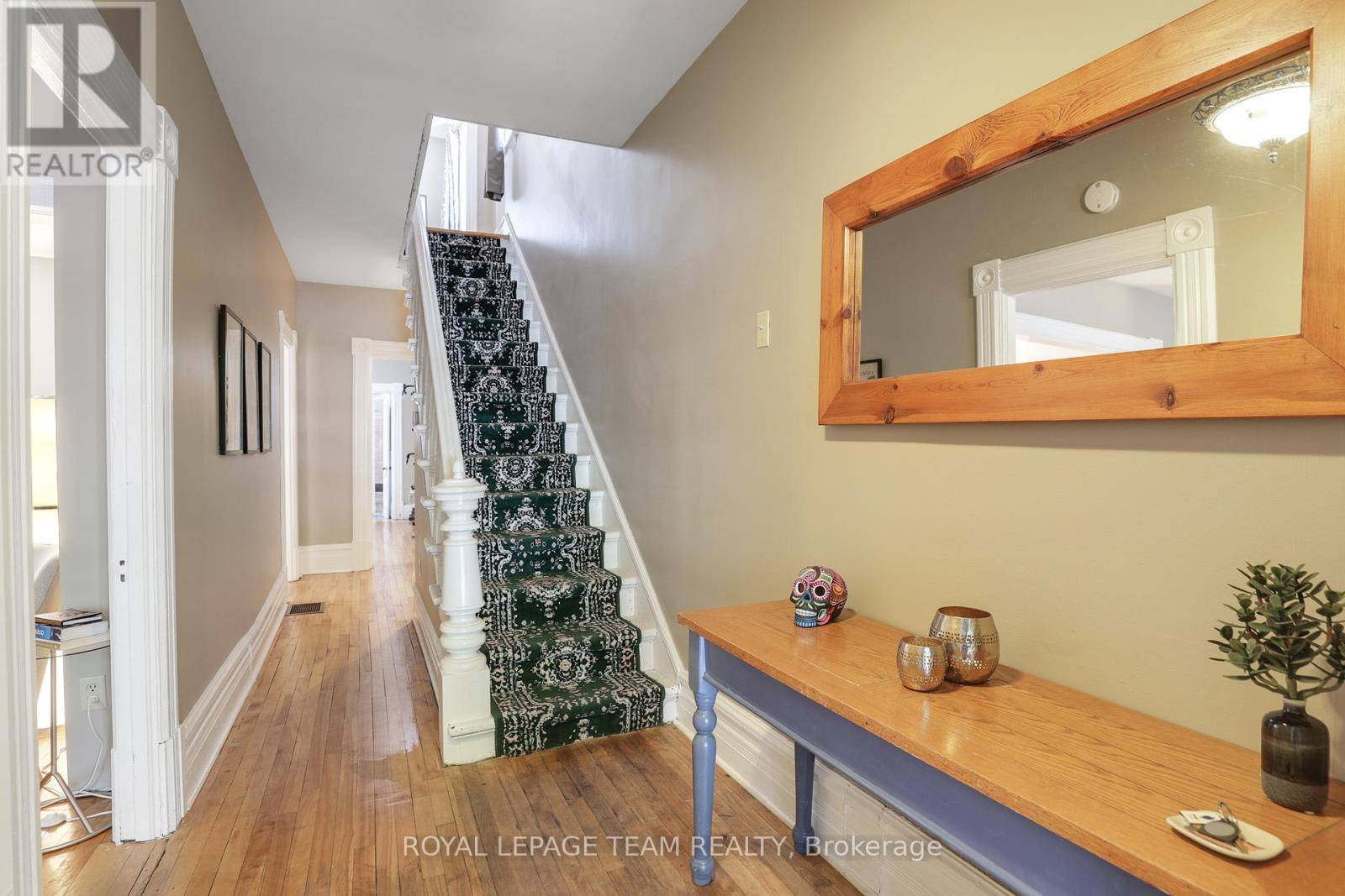 Ottawa, ON K1N5B8,142 CATHCART STREET
