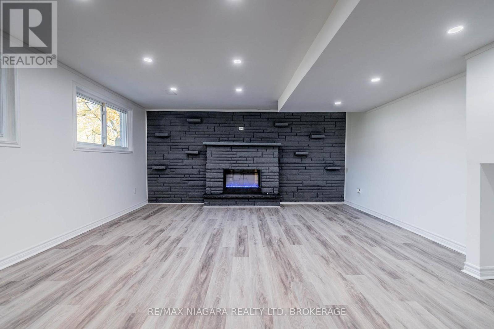 Welland (west Welland), ON L3C4M5,22 CHANTLER RD #LOWER