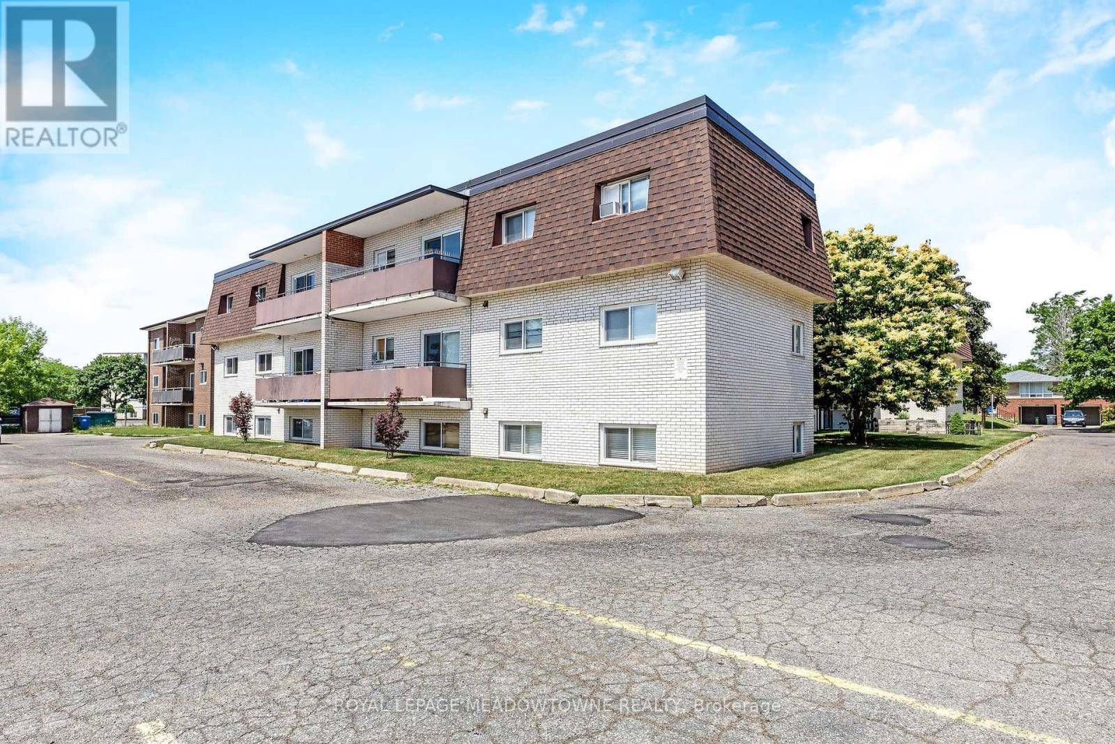 Guelph (dovercliffe Park/old University), ON N1G2V5,53 Conroy CRES #203