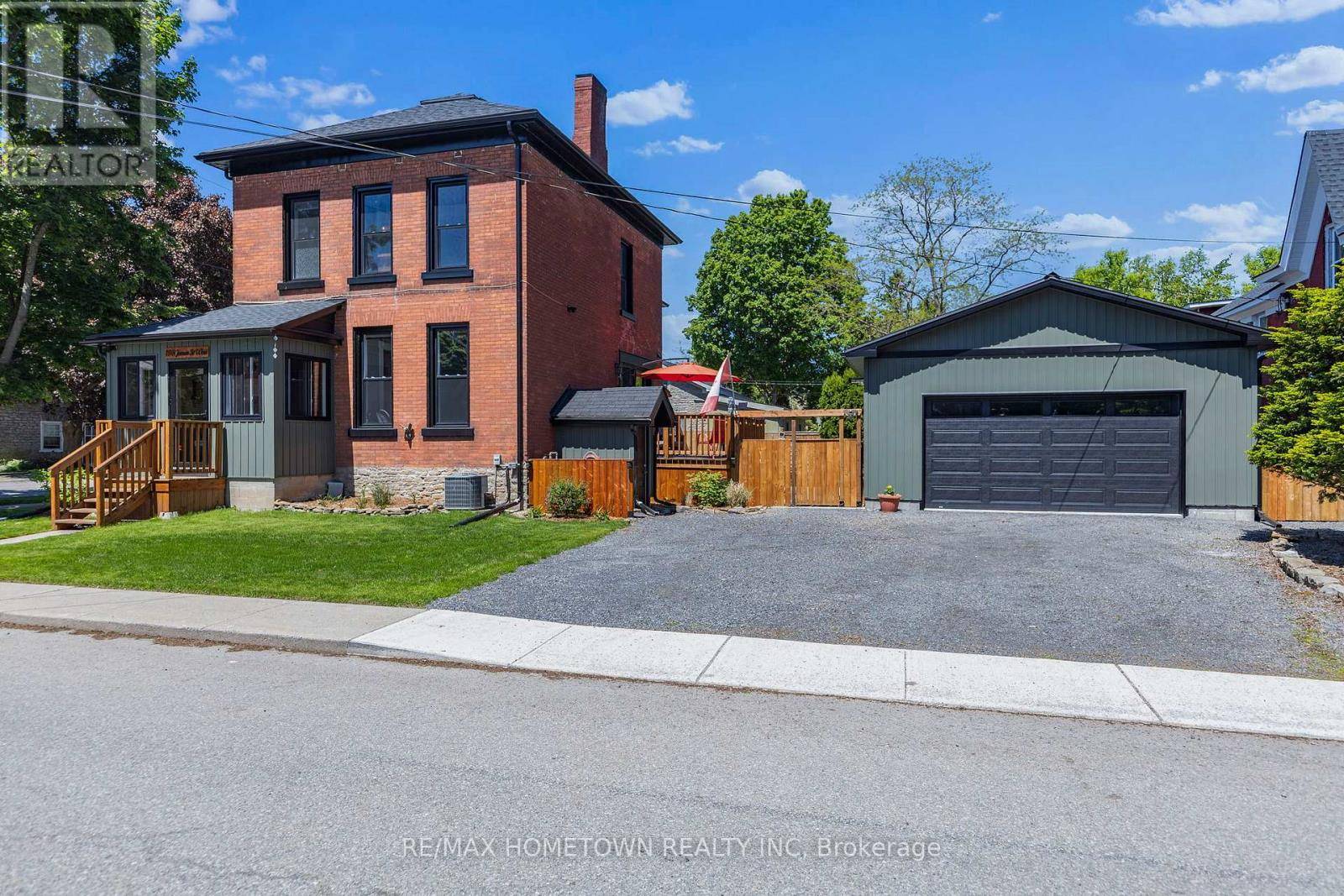 Prescott, ON K0E1T0,198 JAMES STREET W