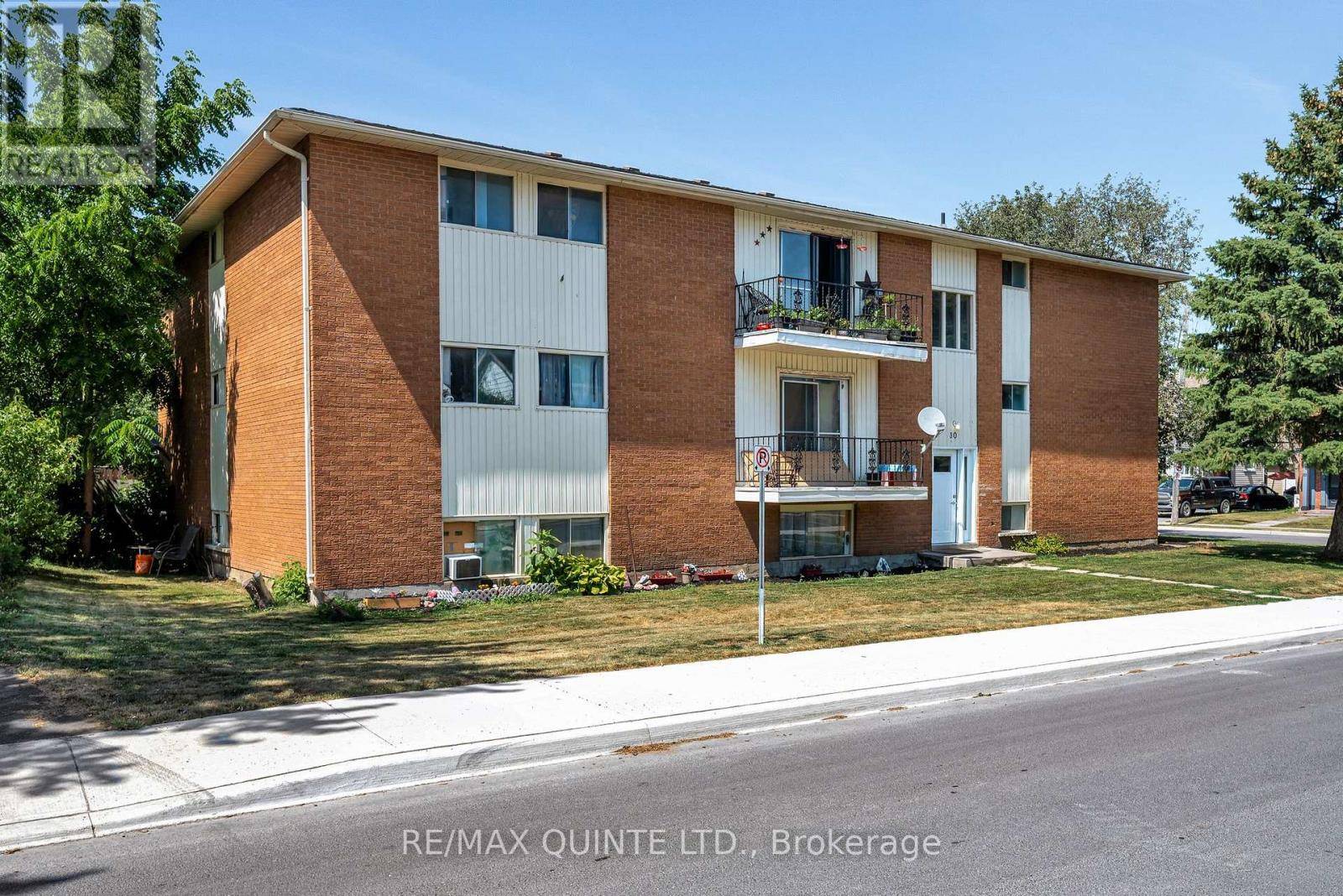 Belleville (belleville Ward), ON K8N1N2,30 HENRY STREET
