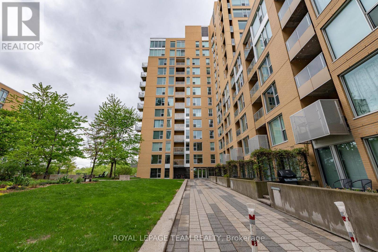 Ottawa, ON K1R0A8,250 Lett ST #901