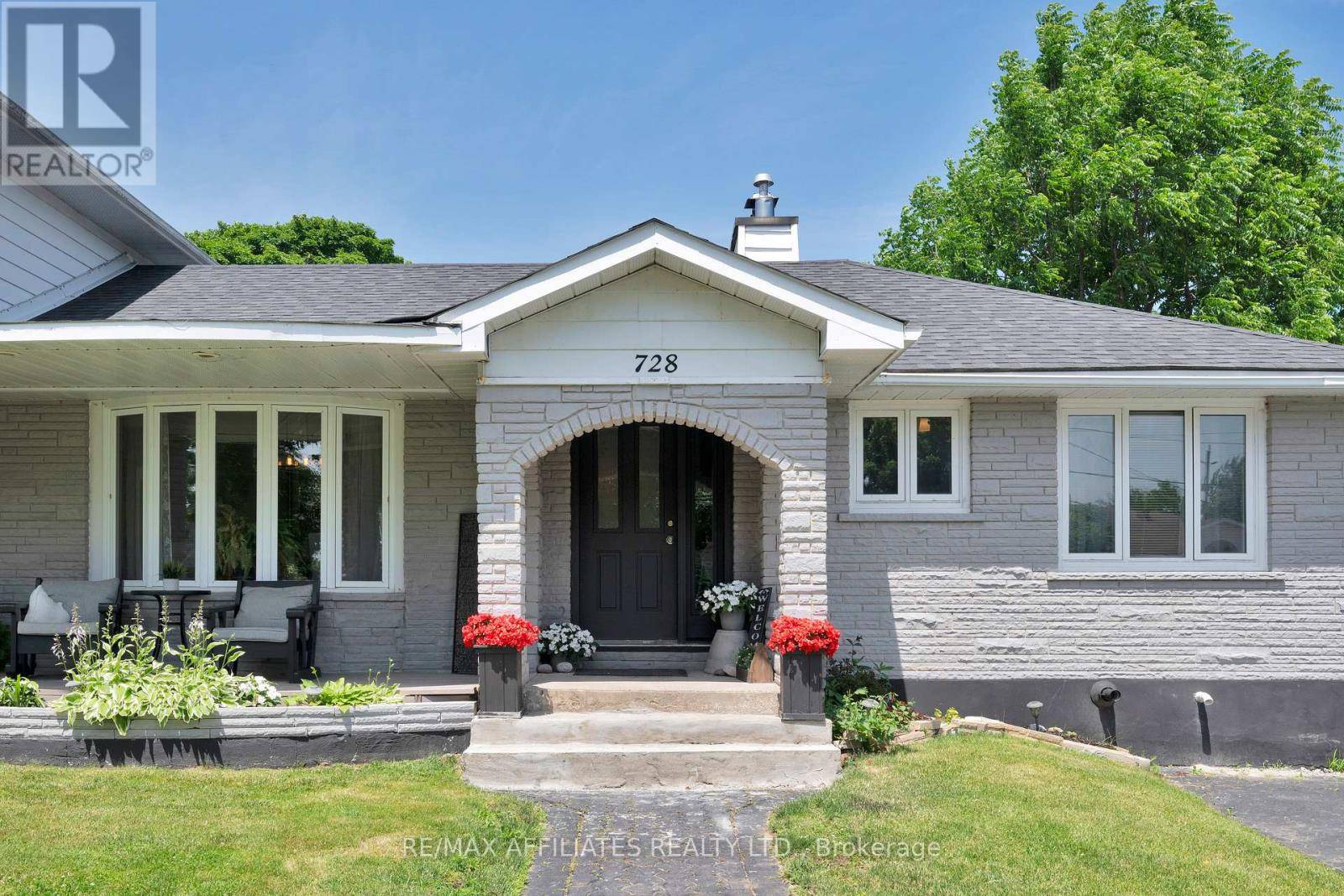 Prescott, ON K0E1T0,728 JAMES STREET W