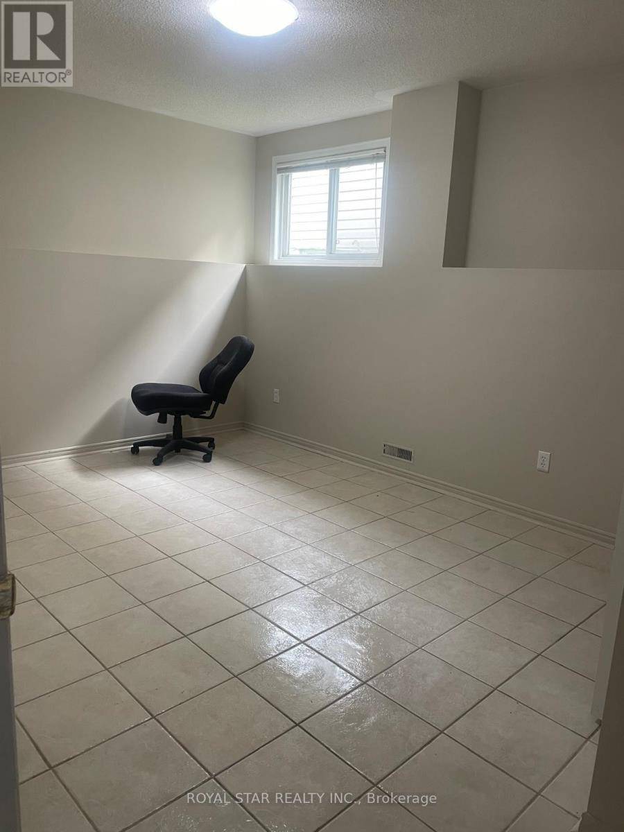 London East (east D), ON N5V4Z1,246 THURMAN CIRCLE